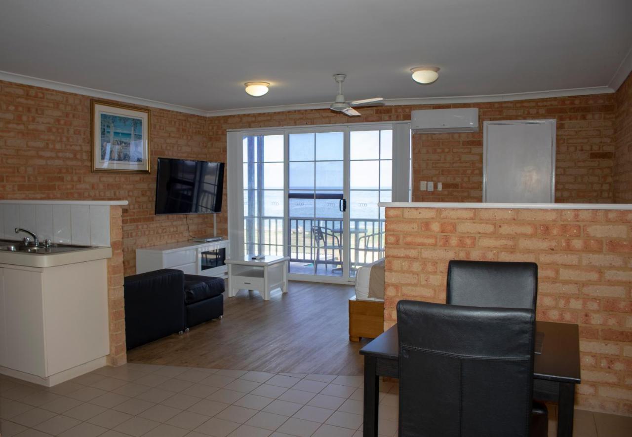 Seaspray Beach Holiday Park Донґара Екстер'єр фото