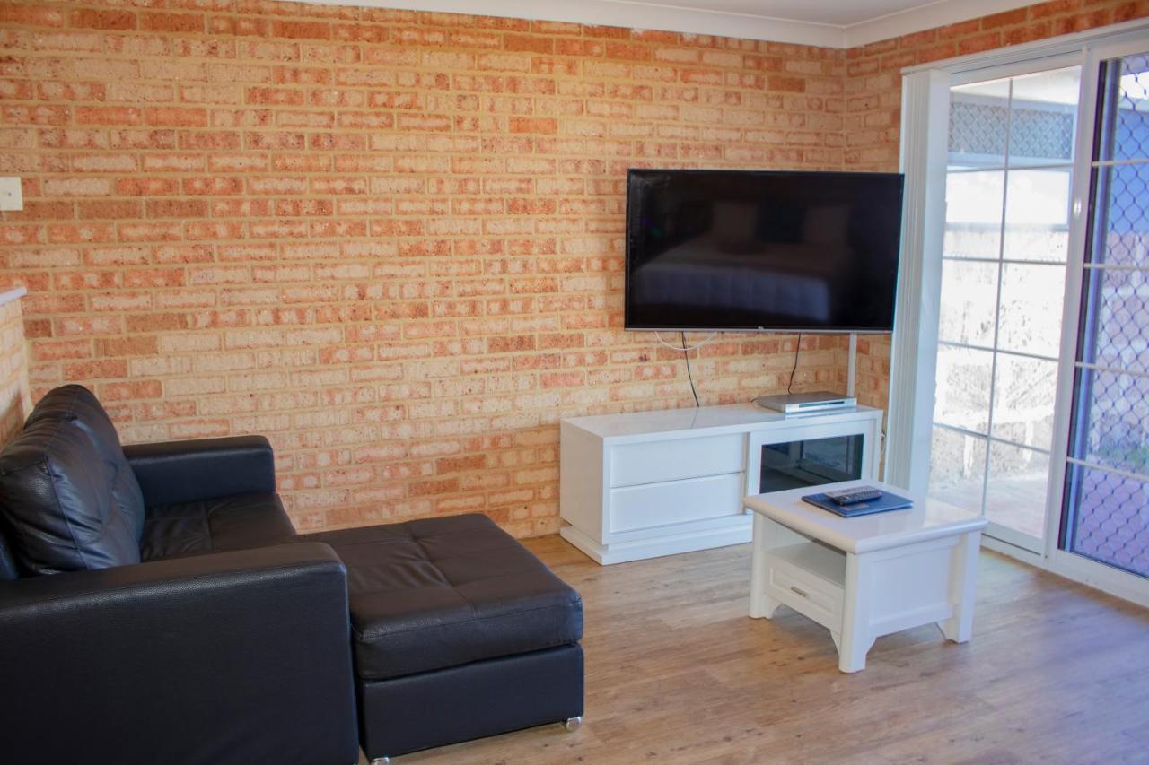 Seaspray Beach Holiday Park Донґара Екстер'єр фото