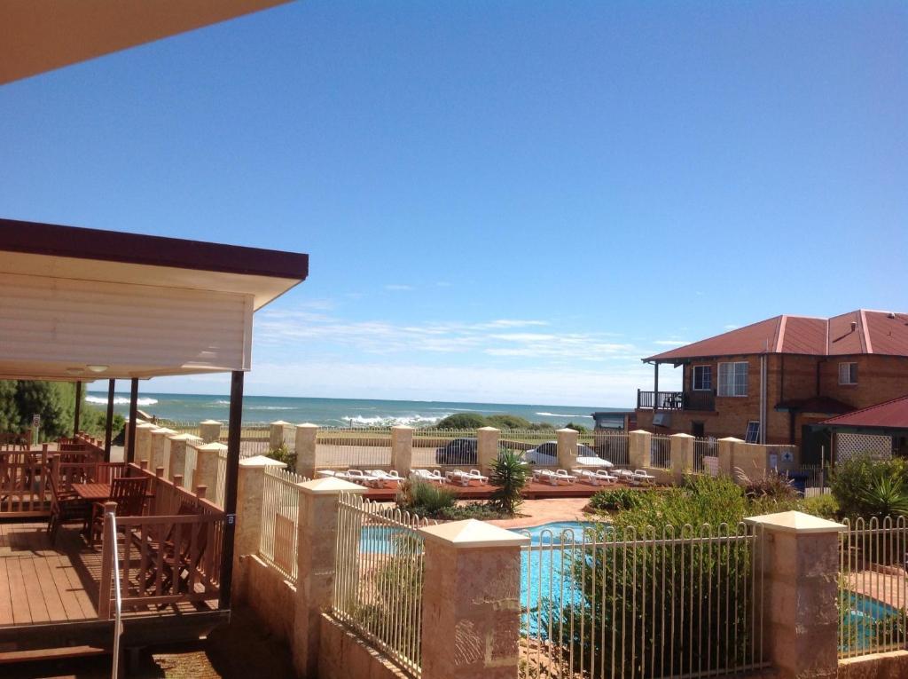 Seaspray Beach Holiday Park Донґара Номер фото