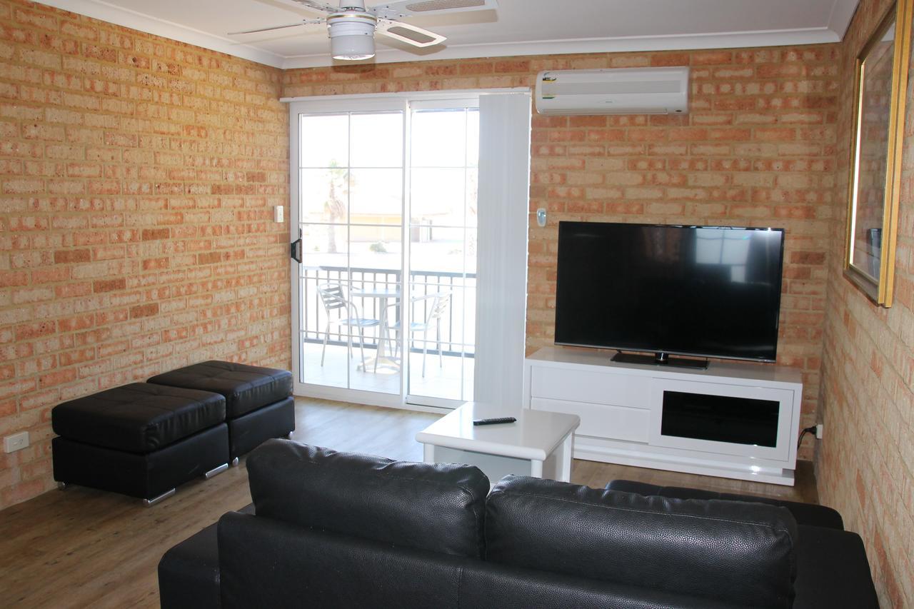 Seaspray Beach Holiday Park Донґара Номер фото