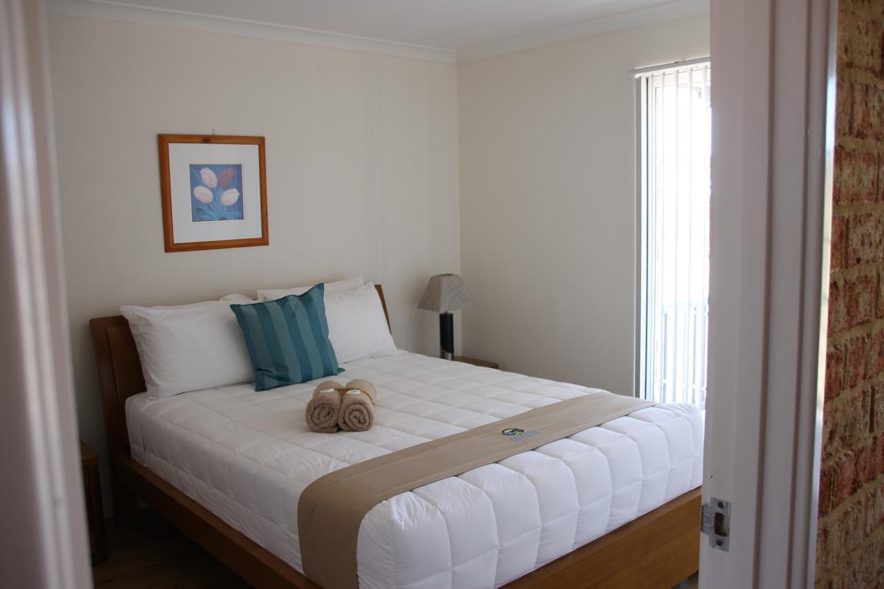 Seaspray Beach Holiday Park Донґара Номер фото