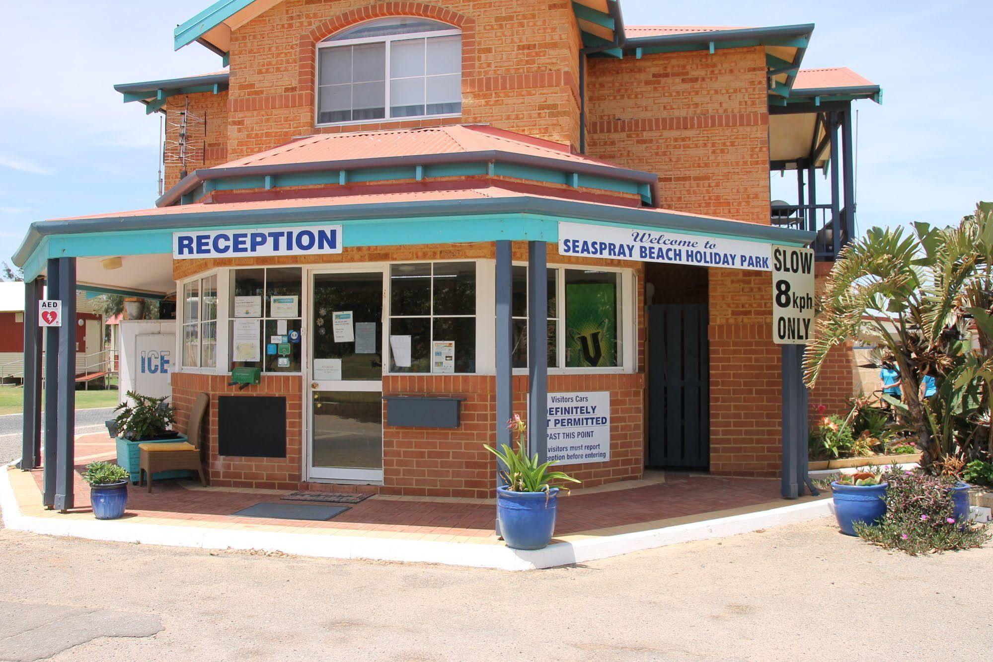 Seaspray Beach Holiday Park Донґара Екстер'єр фото